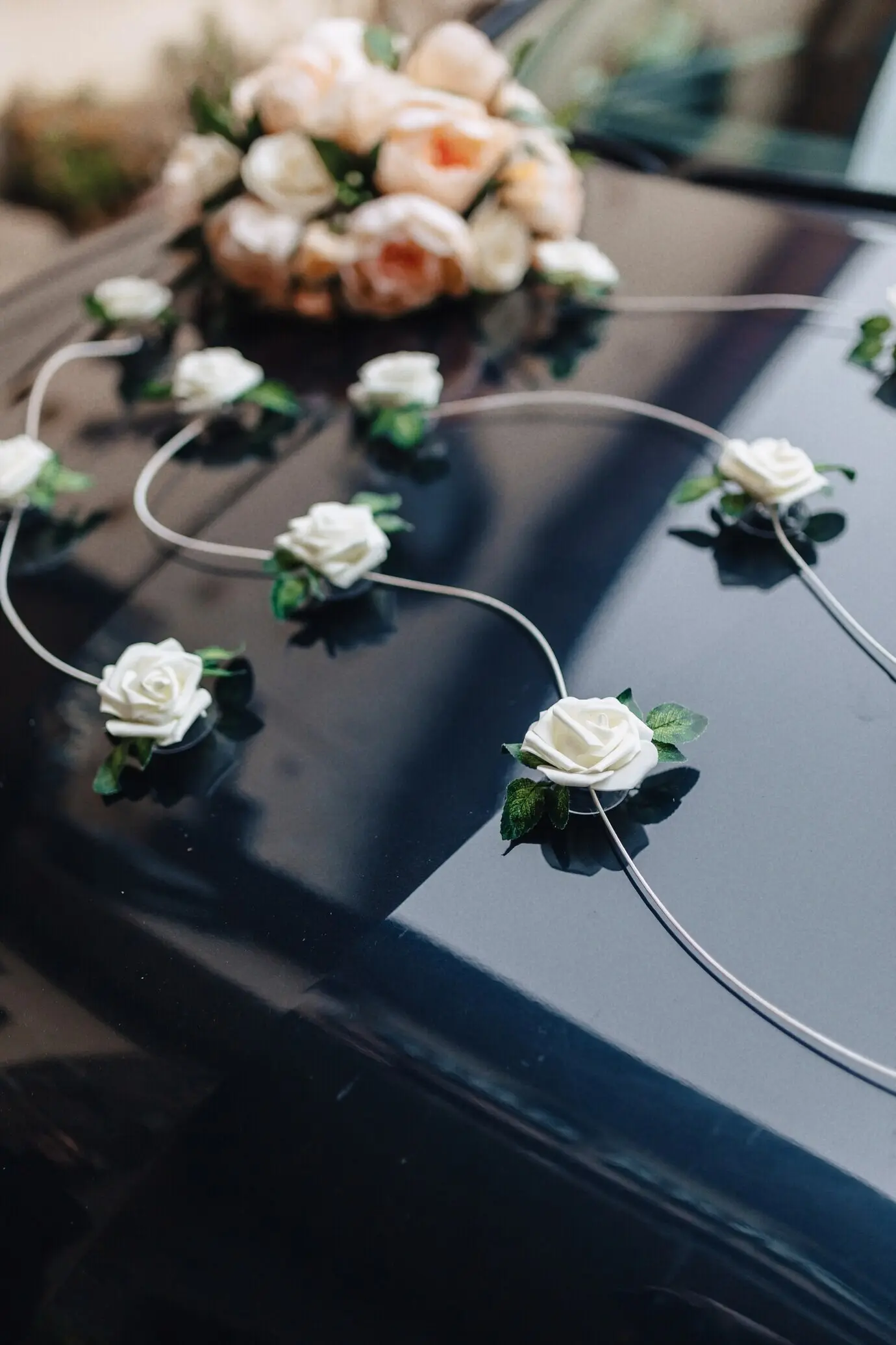 Hochzeitsdekoration, Blumen und florale Gestaltung beim Bankett und bei der Zeremonie